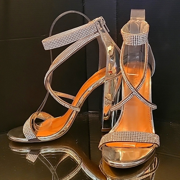 NWOT Charlotte Russe silver and rinestone sandals sz6 4 in block heel - Picture 1 of 11